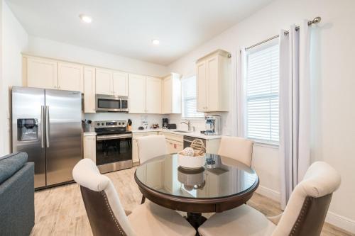 Island Life Cottage near Disney with Margaritaville Resort  Island H2O Access - 8026SU - image 9