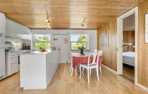 virtuve, 3 Bedroom Stunning Home In Sydals in Sydals
