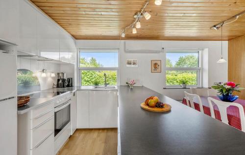 virtuve, 3 Bedroom Stunning Home In Sydals in Sydals