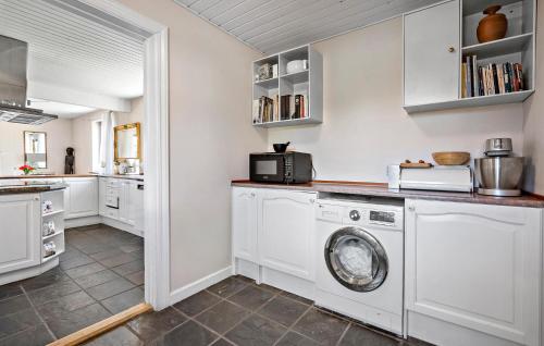 Kitchen, 2 Bedroom Nice Home In Hemmet in Sonder Bork
