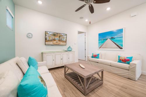 Caraway Cove Cottage near Disney with Margaritaville Resort  Island H2O Access - 8024SU - image 13