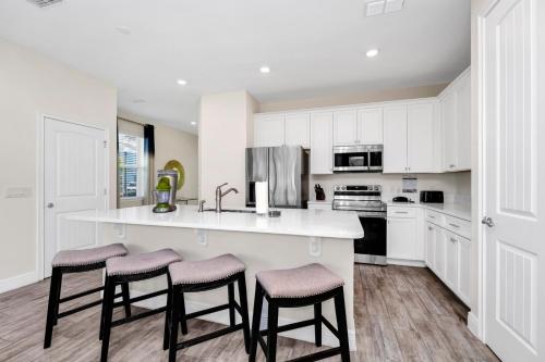Beautiful Villa near Disney with Margaritaville Resort  Island H20 Waterpark Access - 2917CS - image 11