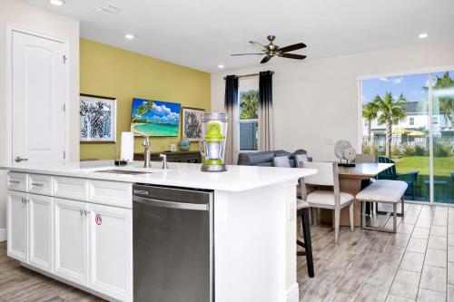 Beautiful Villa near Disney with Margaritaville Resort  Island H20 Waterpark Access - 2917CS - image 12