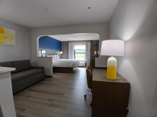 Comfort Inn Marion - image 11