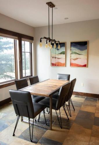 Ski-Inspired Home Close to Powder Mountain and Snowbasin in Hantsvila (UT)