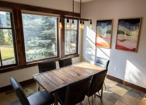 Ski-Inspired Home Close to Powder Mountain and Snowbasin in Hantsvila (UT)