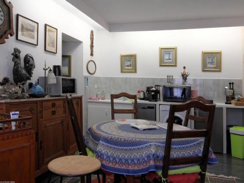 Charmant Studio avec Jardin et Terrasses, Environnement Calme et Historique - FR-1-583-383 in Breurey-les-Faverney