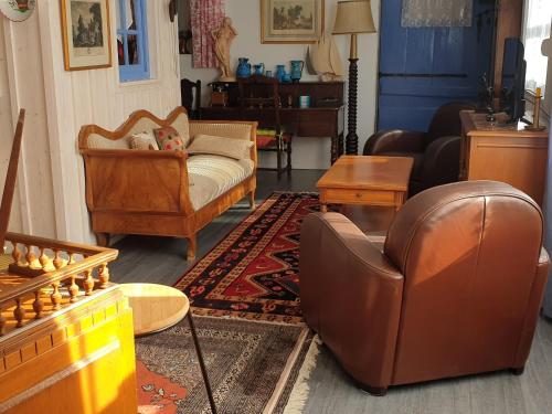 Charmant Studio avec Jardin et Terrasses, Environnement Calme et Historique - FR-1-583-383 in Breurey-les-Faverney