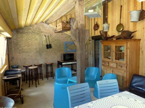 Charmant Studio avec Jardin et Terrasses, Environnement Calme et Historique - FR-1-583-383 in Breurey-les-Faverney