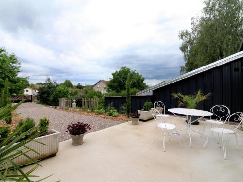 Charmant Studio avec Jardin et Terrasses, Environnement Calme et Historique - FR-1-583-383 in Breurey-les-Faverney