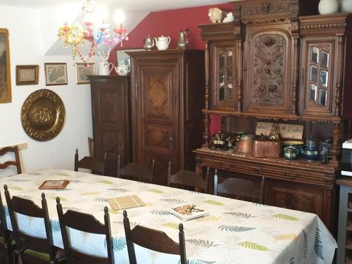 Gîte historique spacieux pour 12 pers, proche nature - FR-1-583-384 (Gite historique spacieux pour 12 pers, proche nature - FR-1-583-384) in Breurey-les-Faverney