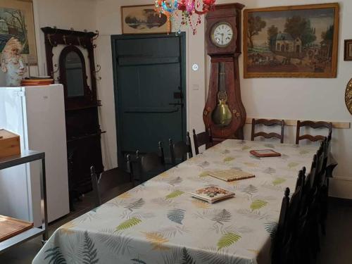 Gîte historique spacieux pour 12 pers, proche nature - FR-1-583-384 (Gite historique spacieux pour 12 pers, proche nature - FR-1-583-384) in Breurey-les-Faverney