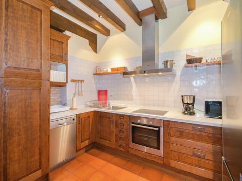 Konyha, Cottage in Navas de Estena with Pool & Jacuzzi in Navas De Estena