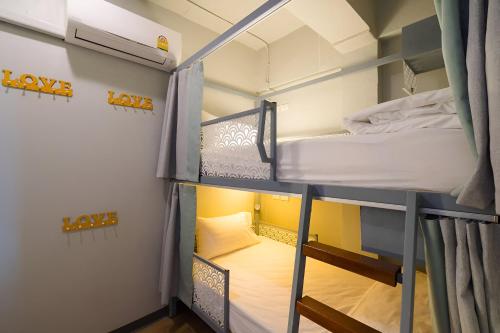 Friends Hostel - Phuket Airport Room Type - Bed in 4-Bed Mixed Dormitory Room