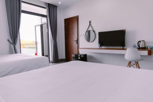 1 queen bed, 1 double bed