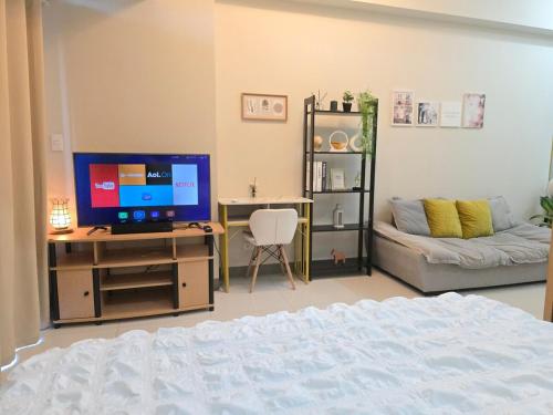 BGC Uptown Parksuites Cosy 1 Bedroom Suite with balcony 300MBPS wifi, Manila