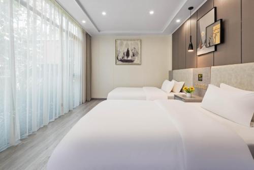 Double Room with Patio image 10