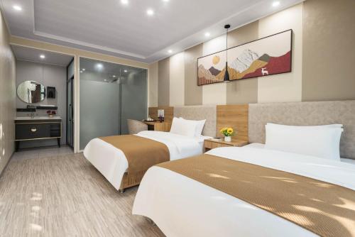 Double Room with Patio image 3