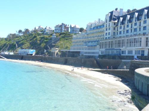 شاطئ, LA GRANV'ILLAISE in Granville City Center