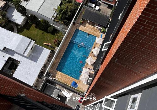 Balcony/terrace, Luxury 2-3BR Apartments - King Bed, Pool, Gym & Free Parking in Zone 11