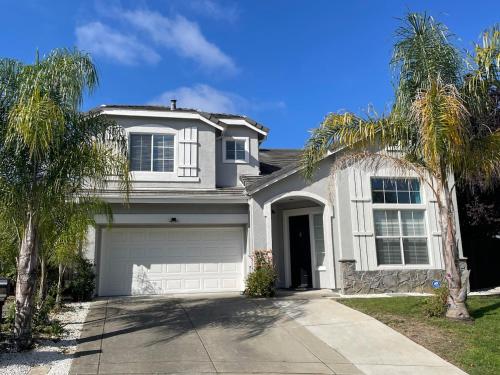 Hillside Retreat with StunningView in Castro Valley, Castro Valley