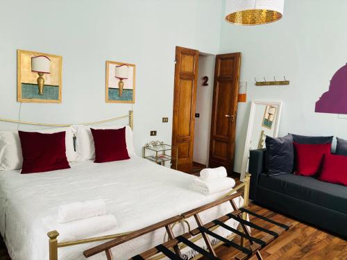 1 queen bed, 2 twin beds, 1 sofa bed