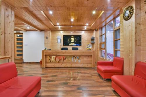 Shared lounge/TV area, Himalayan Adventure Cottages Manali in Simsa Village