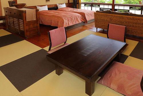 Twin Room with Tatami Area - Breakfast Included
