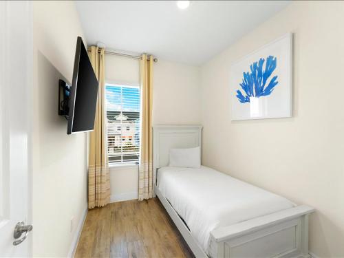 Beautiful Florida Villa near Disney with Margaritaville Resort  Island H20 Waterpark Access - 2939CL - image 10