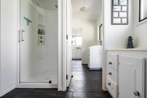 ฝักบัว, Typical Kiwi Family Holiday Home in the Coromandel in เตรัว