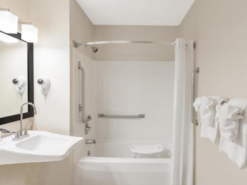Super 8 By Wyndham Schenectady - Albany Area in Schenectady, USA