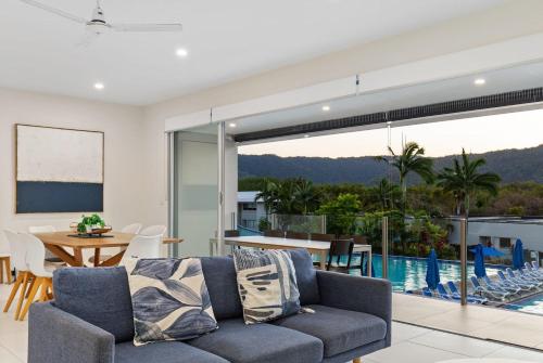Three-Bedroom Apartment with Pool View image 10