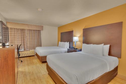 Quality Inn near Six Flags Discovery Kingdom-Napa Valley - image 3