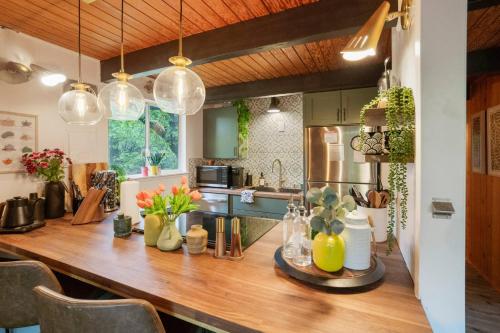 Dotări, Sequoia A-frame Nirvana: Modern + Views + Hot Tub in Porterville