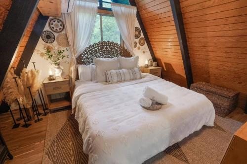 Dotări, Sequoia A-frame Nirvana: Modern + Views + Hot Tub in Porterville