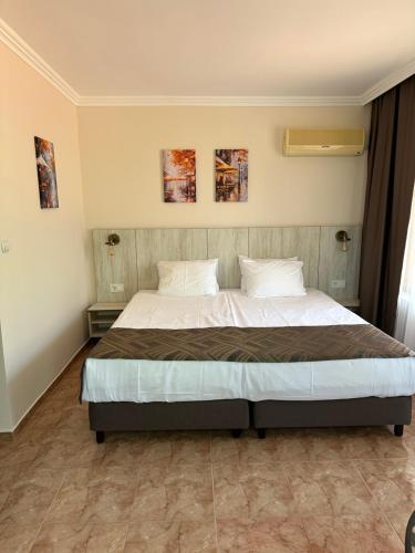 Double or Twin Room with Balcony room in Oleander House and Tennis Club