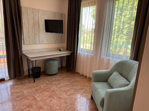 Double or Twin Room with Balcony image 7