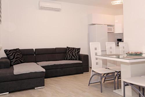2 bedrooms, 4 beds