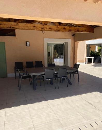 Belle villa dans clos privé - Saint Raphaël Boulouris (Belle villa dans clos prive - Saint Raphael Boulouris) in 波魯利斯