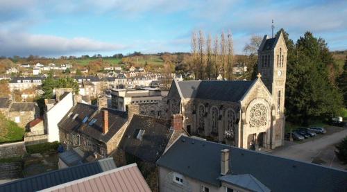 Kilátás, Les bottines in Falaise