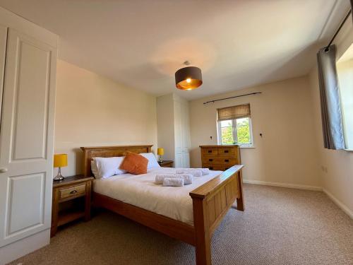 6Bed Home in Hook Ideal for Contractors & Groups gîte à louer Hartley Wintney