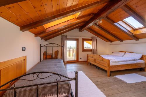 3 twin beds