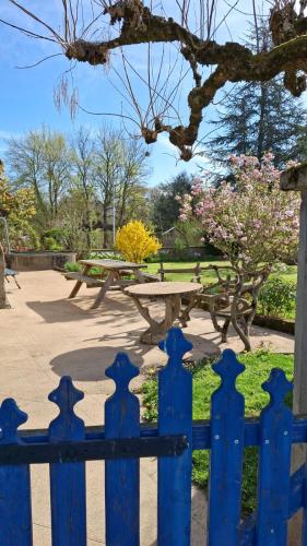 Kilátás, Le bonheur est dans le pré (Le bonheur est dans le pre) in Pouligny-Notre-Dame