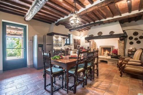 Stunning Tuscan farmhouse in Монсуммано Терме