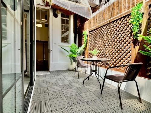 Duplex Garden Villa with Private Courtyard Jing'an Villa Near Metro Downtown Shanghai, Shanghai