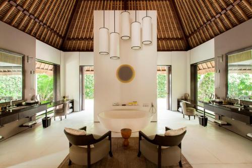 Bathroom, Cheval Blanc Randheli, Maldives in Noonu Atoll
