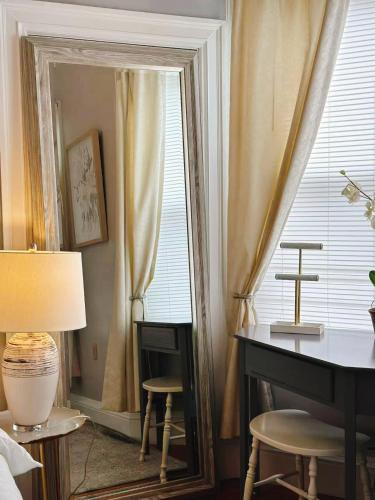 Large Elegant Home Walk to BROWN RISD in Providence, USA