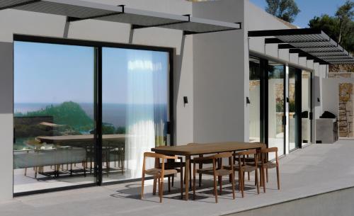 Swimmingpool, Scirocco Luxury Villas & Suites in Vasiliki