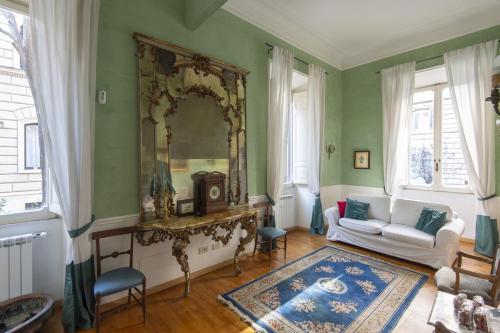 Vatican Luxury Three Bedroom Apartment, Roma