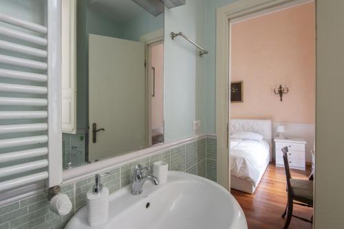 Vatican Luxury Three Bedroom Apartment, Roma (foto 5)
